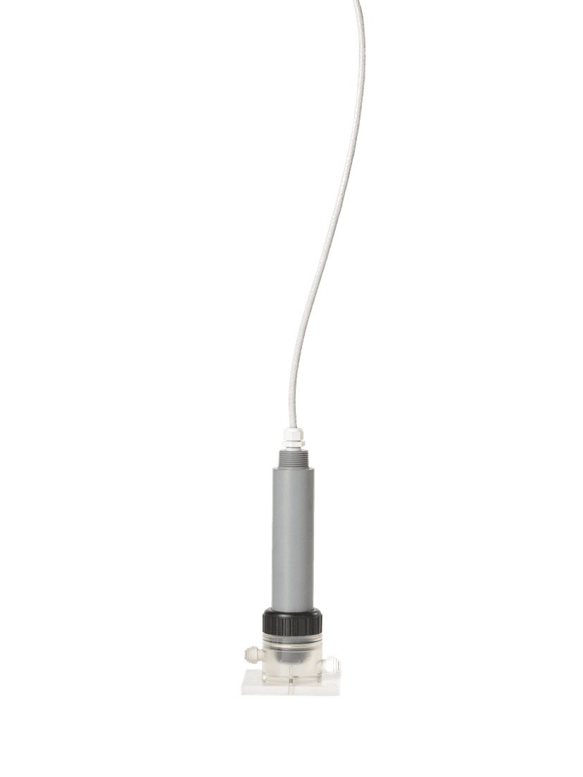 Halogen immersion-style chlorine sensor for tanks and clearwells